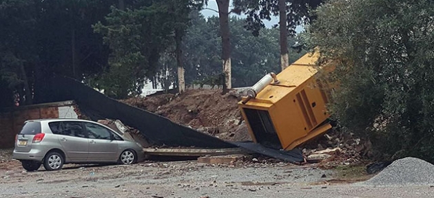 Duvar yıkıldı, jeneratör yan yattı