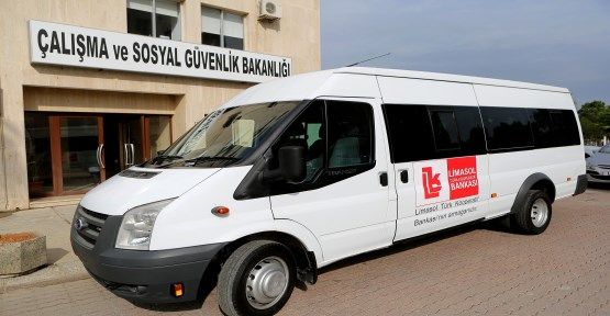 Engellilere minibüs bağışı