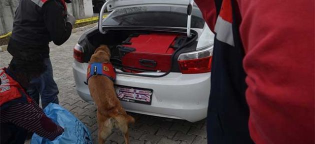 Eski savcı ve polis gözaltında