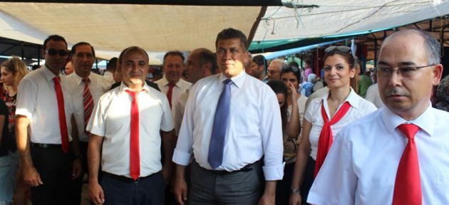 Esnafla buluştu