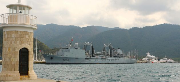 Fransız savaş gemisi Marmaris'te
