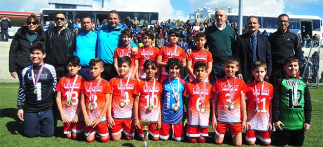 Futbolun şampiyonu Levent İlkokulu  3-1