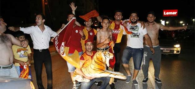 Galatasaraylılar sokaklara döküldü