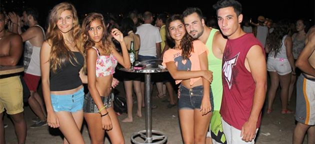 Gençler Beach Party’de buluştu