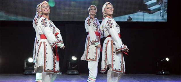 Girne’de halk dansları şöleni