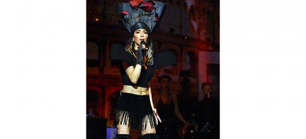 Hande Yener’den muhteşem konser