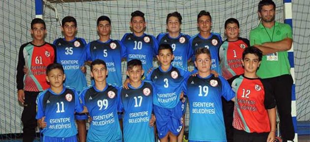 Hentbol yıldızlarla başladı