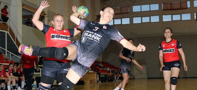 Hentbolda DAÜ ve YDÜ galip