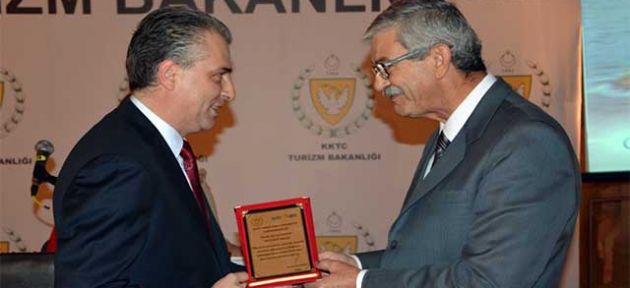 Hepsine plaket verildi