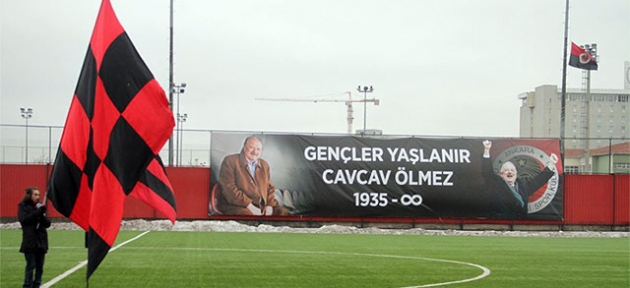 İlhan Cavcav anılıyor