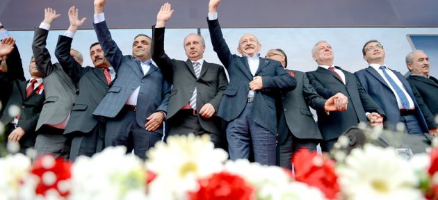 İstifa etmiyor