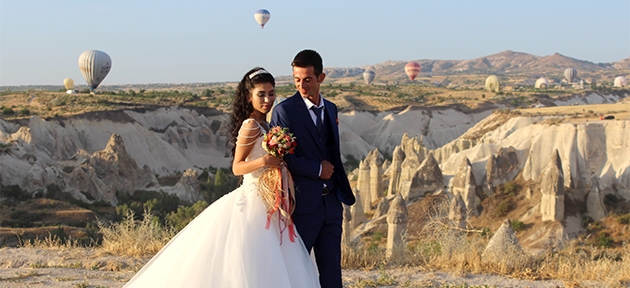 Kapadokya'da balonlu düğün fotoğrafı