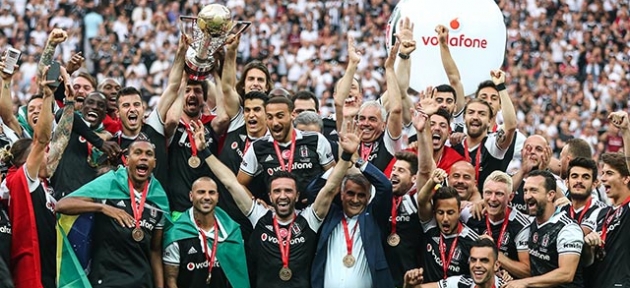 Kartal yıldızı taktı