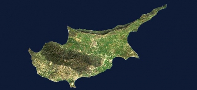 Kıbrıs sallandı