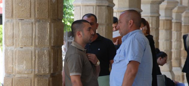 Kulak zarını yırttı