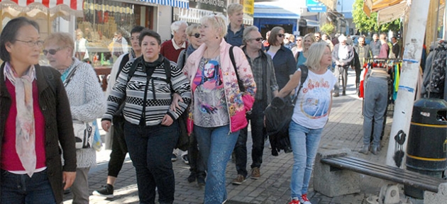 Lokmacı’ya turist yağdı