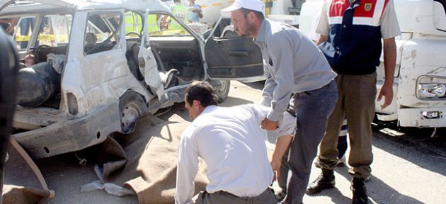 Mahalleli yolu kapattı