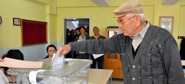 Merkez sağ parti ilk sırada