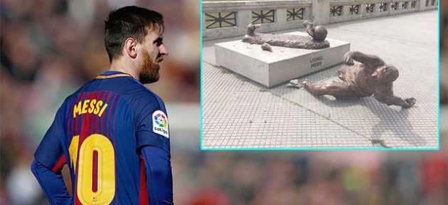 Messi’nin heykeline yine saldırdılar