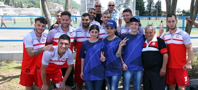 Milli futbolcularımıza yoğun ilgi