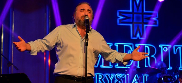 Müzik şiir ve kahkaha ziyafeti