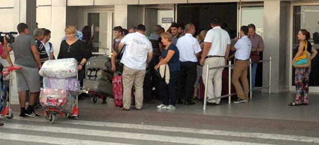 Öğrenci akışı nedeniyle hava trafiği kilitlendi