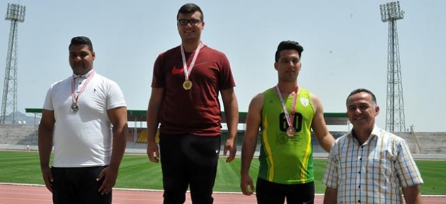 Okullar atletizmde yarışıyor