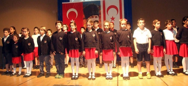 Oratoryo ayakta alkışlandı