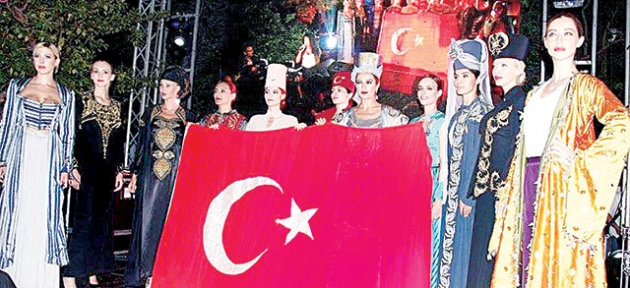 Osmanlı konağında göz alıcı defile 