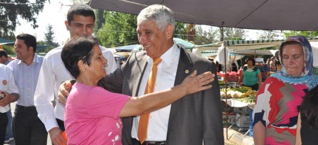 Özçınar, çarşıyı gezdi