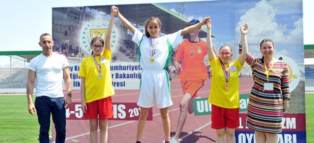 “Özel” sporcular yarıştı 