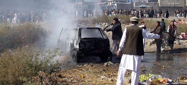 Pakistan'da 2 bombalı saldırı