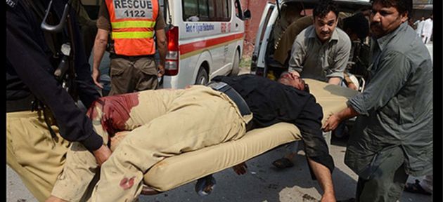 Pakistan’da polis  aracına saldırı