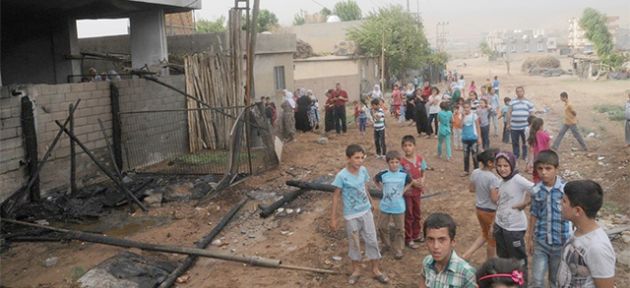 Polis biber gazıyla dağıttı