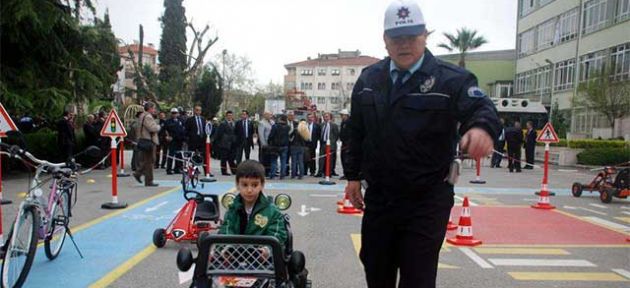 Polis halkı aydınlatacak