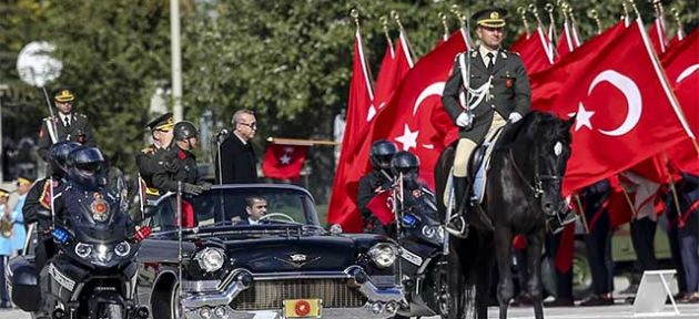 Renkli görüntülere sahne oldu