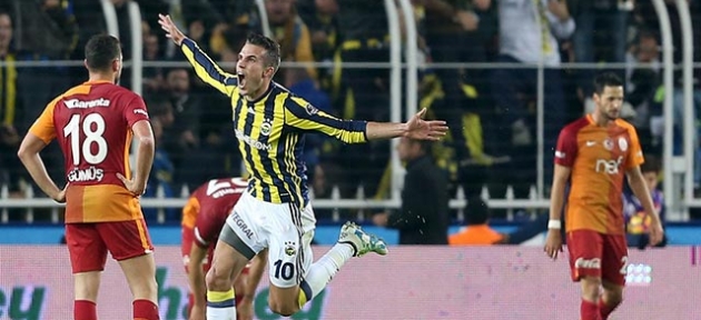 Robin Van Persie ilk 11'de