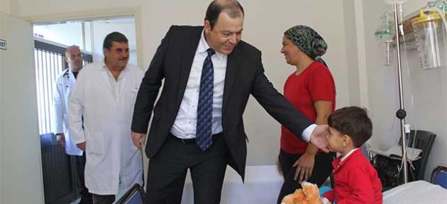 Sağlık Bakanı Gülle Girne Akçiçek Hastanesi’ni ziyaret etti