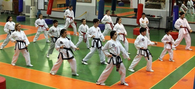 Taekwondocular Girne’de yarıştı