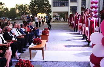 Atatürk Öğretmen Akademisi’nde düzenlenen törende 58 mezuna diplomaları verildi
