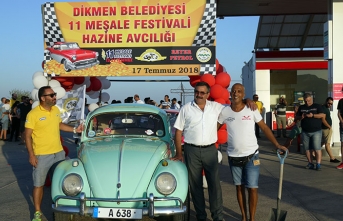 Dikmen Belediyesi’nin 11 Meşale Festivali’nde klasik arabalarla “Hazine Avı” yapıldı