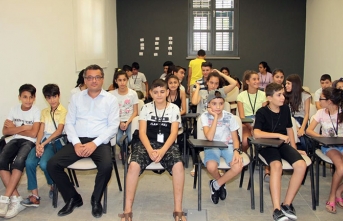 Başbakan Erhürman, 50 öğrencinin katıldığı yaz dönemi kurslarını yerinde izledi