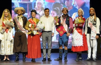 Beyarmudu’ndaki festival kapsamında En İyi Geleneksel Kostüm Yarışması gerçekleştirildi