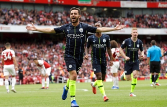 Manchester City  3 puanla başladı