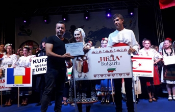 Gazimağusa Belediyesi Halk Dansları Topluluğu, Kuşadası’ndaki festivale katıldı