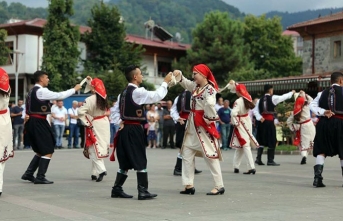 Mehmetçik Kültür ve Dayanışma Derneği Halk Dansları topluluğu Artvin’de sahne aldı