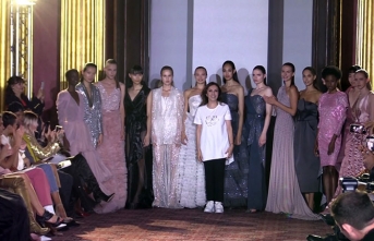 Türk tasarımcı Zeynep Kartal Londra Moda Haftası'nda defile düzenledi