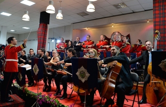 Akıncı çifti Scots Guard Bandosu’nun, İki Toplumlu Kıbrıs Oda Orkestrası ile verdiği konseri izledi