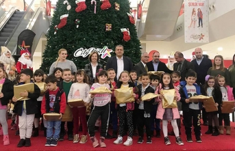 Ülke genelindeki ilkokul öğlencilerinin yaptığı resimlerden oluşan sergi açıldı