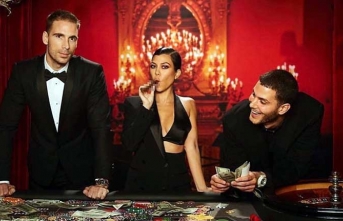 James Bond temalı doğum gününe katılan Kourtney Kardashian, stiliyle partiye ayak uydurdu 